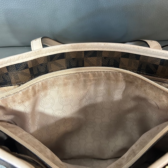 MK - Michael Kors Handbag EUC - Picture 8 of 11